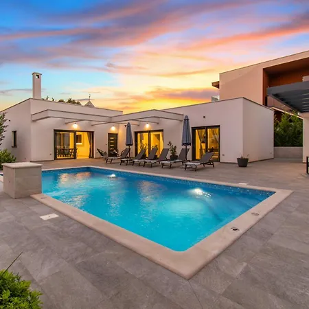 Design M Pula, Pjescana Uvala بولا