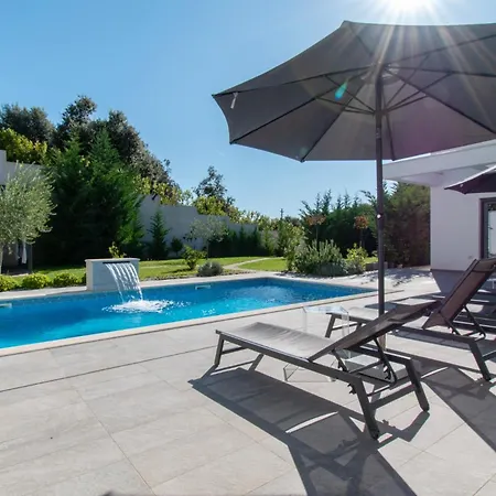 Design M Pula, Pjescana Uvala فيلة *