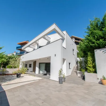 Design M Pula, Pjescana Uvala *