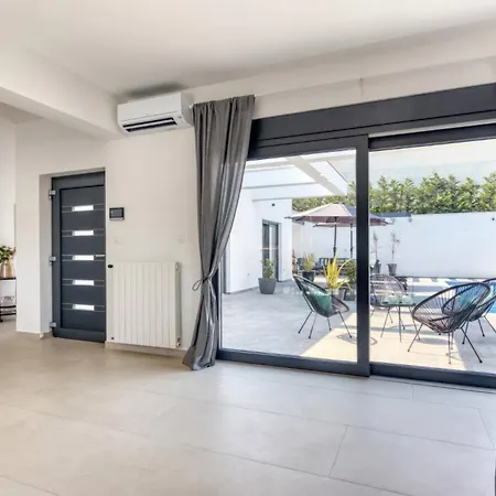 Design M Pula, Pjescana Uvala * بولا