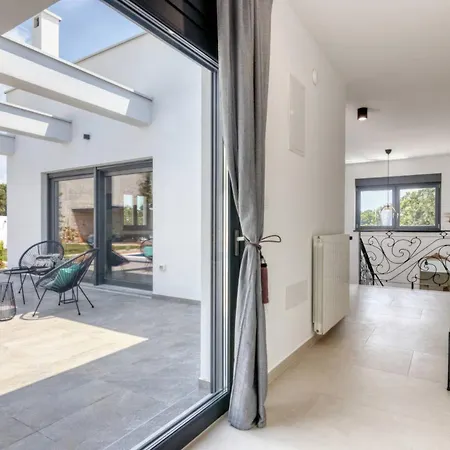 Design M Pula, Pjescana Uvala *