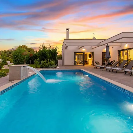 Design M Pula, Pjescana Uvala بولا