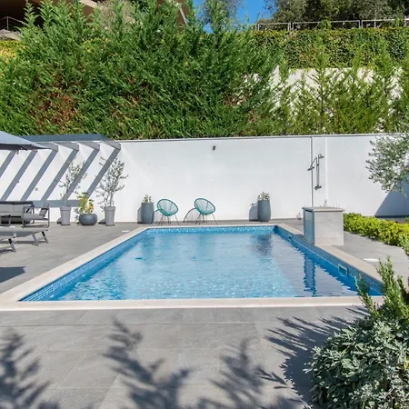 Design M Pula, Pjescana Uvala * بولا