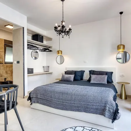 Design M Pula, Pjescana Uvala * بولا