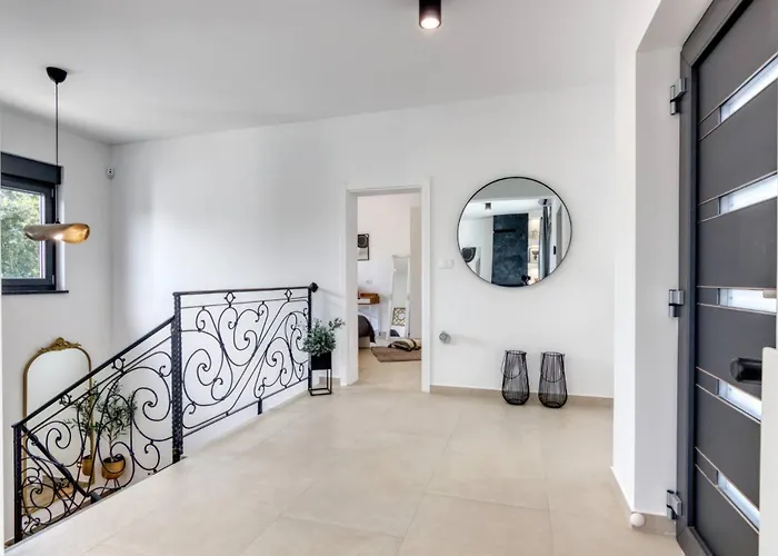 Design M Pula, Pjescana Uvala * Пула