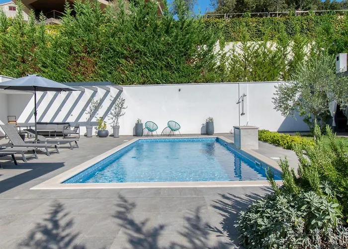 Design M Pula, Pjescana Uvala * Пула